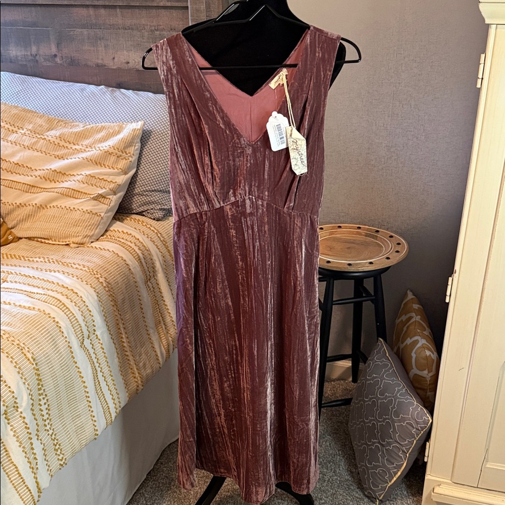 Mystree Velvet Midi Dress in Rich Mauve